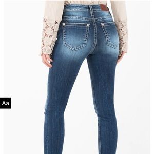 EASY COMFORT ANKLE SKINNY JEANS